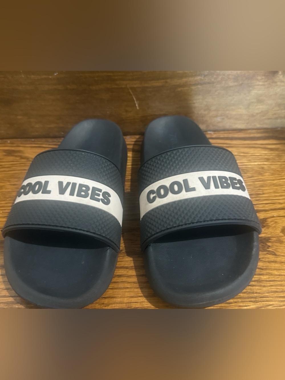 Zara Kids - Cool Vibes - Black Textured Slide Sandals - Picture 2 of 9